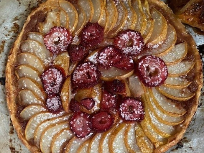 Strawberry pear tart